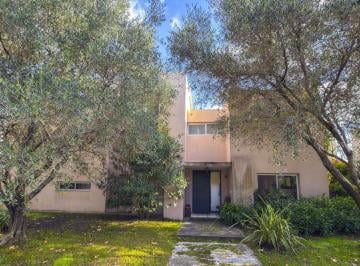 Casa · 275m² · 5 Ambientes · 3 Cocheras · Casa en Laguna del Sol