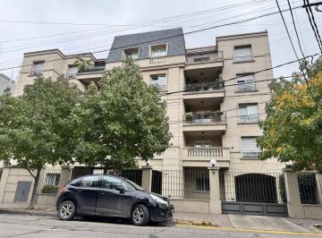 Departamento · 166m² · 4 Ambientes · Departamento de 4 Ambientes Semipiso de Categoría en El Centro de Castelar