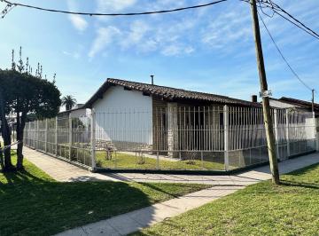 Casa · 120m² · 3 Ambientes · 2 Cocheras · Casa en Esquina Sobre Ruta Lemos