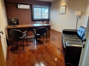 Oficina comercial en Alquiler de 8 ambientes Barrio Parque General San Martin · Alquiler de Espectacular Oficina en San Martin. a Dos Cuadras de La Plaza
