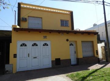 Casa · 100m² · 7 Ambientes · Casa en Alberdi Rio 2 Dorm.