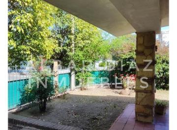 Casa · 273m² · 3 Ambientes · 2 Cocheras · Alquiler Comercial en El Cerro de Las Rosas