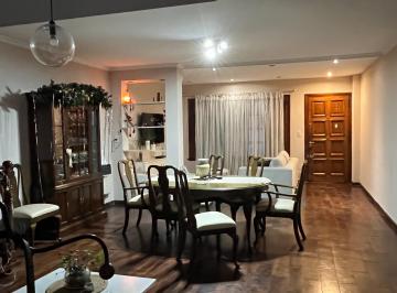 Casa de 4 ambientes, Quilmes · Quilmes Excelente Zona. Impecable Chalet.