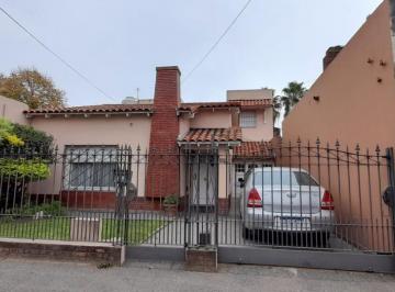 Casa · 238m² · 8 Ambientes · 1 Cochera · Casa en Venta Ubicado en Turdera, Lomas de Zamora, G. B. a. Zona Sur