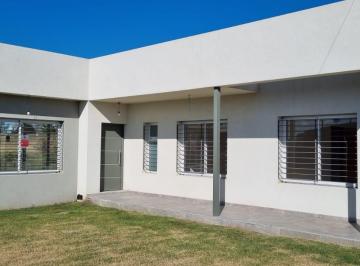 Casa · 110m² · 4 Ambientes · 1 Cochera · Casa en Manuel B Gonnet