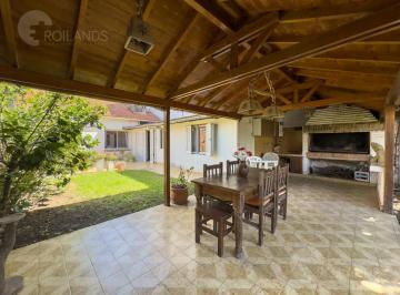 Casa · 167m² · 5 Ambientes · 1 Cochera · Venta Casa 5 Ambientes Jardín Quincho Parrilla en Martinez