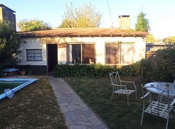 Casa · 177m² · 4 Ambientes · 2 Cocheras · Casa 4 Amb en Venta C/ Quincho y Pileta Longchamps
