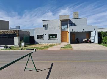 Casa de 5 ambientes, Rodeo del Medio · Casa Cortaderas 2 Ubicación Privilegiada