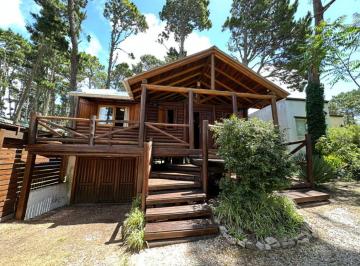 Casa · 90m² · 4 Ambientes · 2 Cocheras · Mar Azul - Venta. Cabaña de 3 Dorm. C/ Garaje
