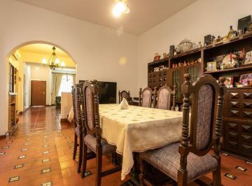 Casa · 249m² · 5 Ambientes · 1 Cochera · Casa de 5 Ambientes en Venta en Almagro C/ Cochera