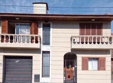 Casa · 292m² · 6 Ambientes · 3 Cocheras · Casa en Venta Ubicado en Turdera, Lomas de Zamora, G. B. a. Zona Sur
