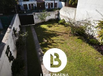 Casa · 233m² · 4 Dormitorios · 1 Cochera · Casa Amplia con Patio Parquizado Amplio - Zona B° Paso de Los Andes - Apto Credito Hipotecario