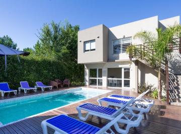 Hotel · 400m² · 12 Ambientes · 7 Cocheras · Complejo en La Hermosa Localidad de Las Gaviotas