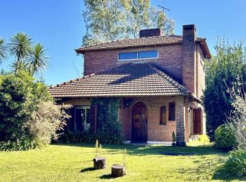 Casa · 147m² · 5 Ambientes · 1 Cochera · Casa en Venta en Larena Cc