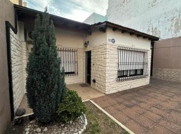 Casa · 123m² · 4 Ambientes · 1 Cochera · Casa en Venta en Moron Sur - Ideal Emprendimiento