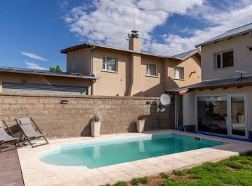 Casa de 6 ambientes, Esquel · Hermosa Casa con Pileta en Esquel, Chubut