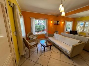 Casa · 200m² · 4 Ambientes · 1 Cochera · Casa en Alquiler en Pinamar