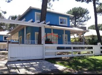 Casa · 200m² · 4 Ambientes · 1 Cochera · Casa en Alquiler en Pinamar