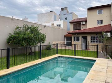 Casa · 206m² · 4 Ambientes · 2 Cocheras · Casa 4 Ambientes con Quincho y Pileta