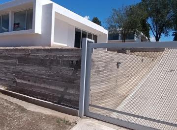 Casa · 85m² · 3 Ambientes · 1 Cochera · Casa a Estrenar con Hermosa Vista a Las Sierras