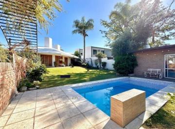 Casa de 7 ambientes, Córdoba · V. Belgrano 400 m Cub 700 m T.