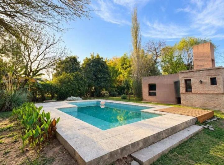 Casa · 275m² · 7 Ambientes · 2 Cocheras