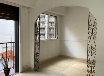 Departamento · 70m² · 3 Ambientes · Senillosa y Av Rivadavia - 3 Amb C/ Lavadero Indep