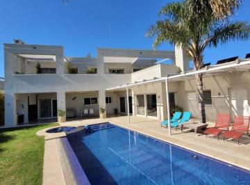 Casa · 364m² · 6 Ambientes · 2 Cocheras · Venta Casa 6 Amb Las Cañuelas Club de Campo