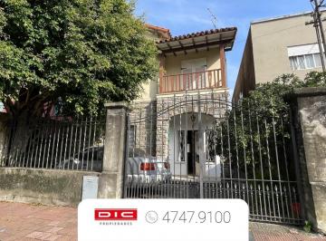Casa · 172m² · 5 Ambientes · 1 Cochera · Casa 3 Dorm. Venta - Victoria
