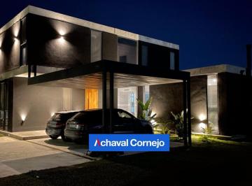 Casa · 215m² · 6 Ambientes · 2 Cocheras · Casa en Alquiler en Vistas, 3 Dorm., Al Agua