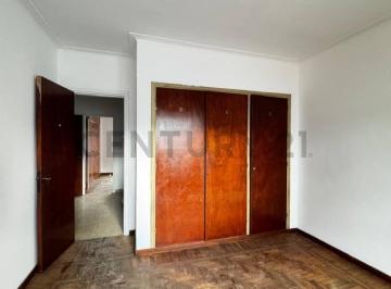 Casa · 220m² · 4 Dormitorios · 1 Cochera · Alquilo Casa en El Centro de La Ciudad
