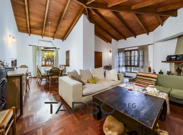 Casa · 331m² · 8 Ambientes · 2 Cocheras · Casa en Barrio Jardín