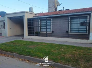 Casa · 130m² · 6 Ambientes · 1 Cochera · Casa en Villa Mitre