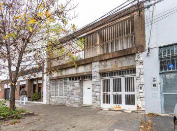 Casa · 214m² · 8 Ambientes · 1 Cochera · Venta - Casa Tres Dorm. con Cochera - España y Hospitales