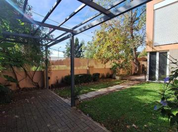 Casa · 330m² · 5 Ambientes · 3 Cocheras · Moderna y Funcional Casa en Alquiler en Barrio Privado Barrancas de San Isidro Impecable!