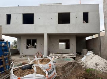 Casa de 6 ambientes, Córdoba · Vdo Duplex 3 Dorm. en Colinas de Manantiales a m de La Plaza Principal