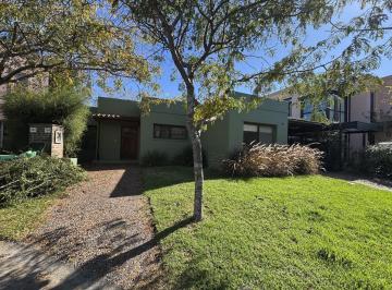 Casa · 108m² · 4 Ambientes · 1 Cochera · Casa en Alquiler en Una Planta en El Atardecer