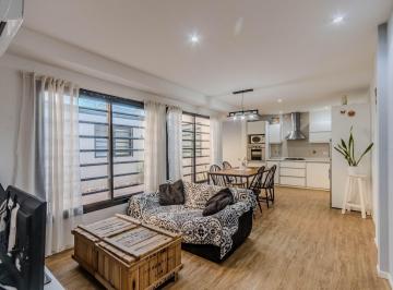 Casa · 210m² · 5 Ambientes · 1 Cochera · Venta de Casa Ideal Dos Familias, Casa 3 Amb + Dpto 3 Amb C/patio y Balcon Aterrazado en Banfield