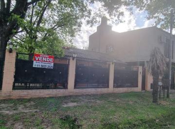 Quinta vacacional de 8 ambientes, La Matanza · Casa Quinta de 2 Plantas con Piscina y Parque Arbolado