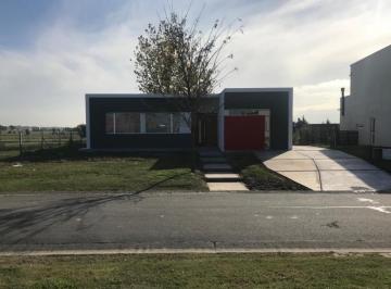 Casa · 185m² · 4 Ambientes · 4 Cocheras · Casa a La Venta en Cantón Puerto