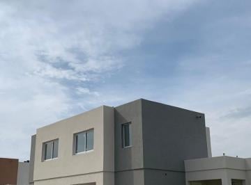Casa · 88m² · 4 Ambientes · Casa Chalet en Venta en Casas de Santa Ana, Villanueva, Tigre