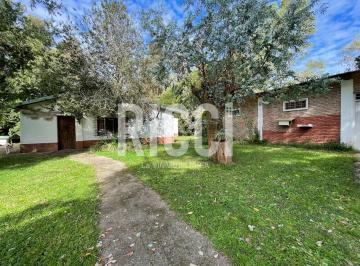 Casa · 380m² · 3 Ambientes · 4 Cocheras · Casa Quinta en Venta con Parque en El Pato