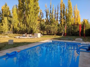 Casa · 150m² · 4 Ambientes · 2 Cocheras · Alquiler! de Casa en Chacras de Coria!