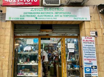 Local comercial · 48m² · Excelente Local en Alquiler Pasteur y Rivadavia