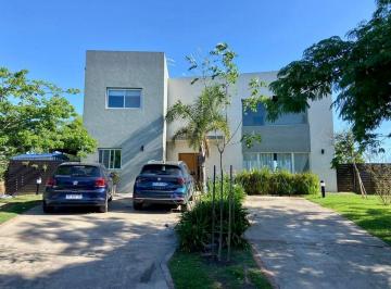Casa · 250m² · 6 Ambientes · 2 Cocheras · Alquiler Casa 5 Amb Piscina a La Laguna El Canton