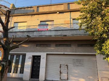 Casa · 250m² · 4 Ambientes · 2 Cocheras · Venta de Casa con Local y Parque en Tablada