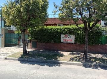 Casa de 3 ambientes, Morón · Venta Casa 3 Amb Sobre Amplio Terreno en Moron