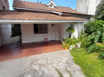 Casa de 4 ambientes, San Isidro · Chalet en Alquiler - Prox. Al Centro Comercial Lomas de San Isidro