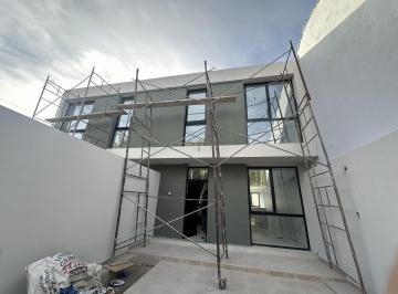 PH · 117m² · 4 Ambientes · 1 Cochera · PH en Canal V. Lucas Lucero Al 5100
