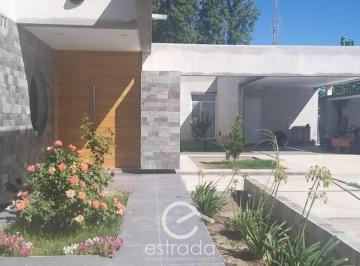 Casa de 10 ambientes, General Roca · Vendo Exclusica Casa B. Privado Sol del Valle - Gral Roca